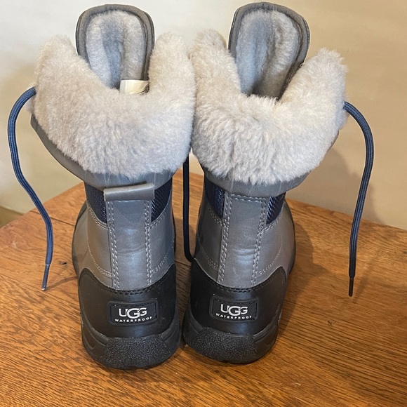UGG UGG® Butte II Boot - Little Kid Gray & Blue Snow Boots size 2 - Picture 4 of 8